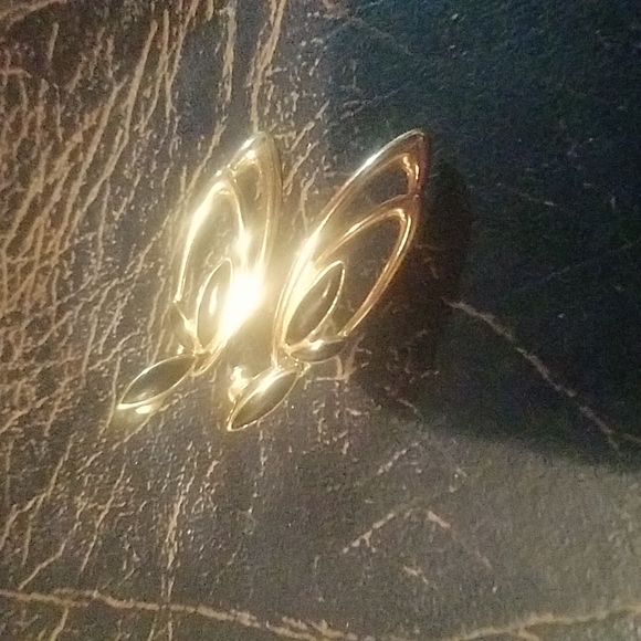 Earing - Picture 3 of 3